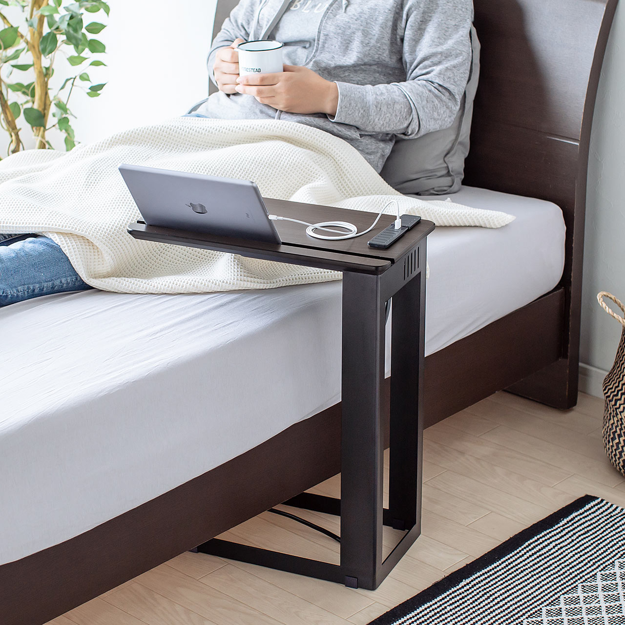 ソファーサイドテーブル ベットサイドテーブル コンセント USB充電 スマホスタンド 木目 スリム 100-DESKH057M