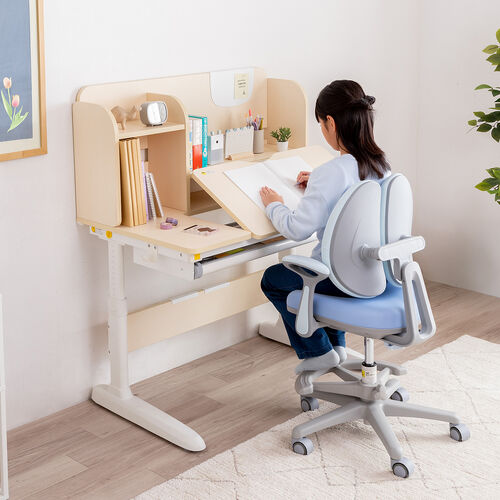 子どもの集中力アップ！リビング学習に最適な机の選び方！ | 2025年版