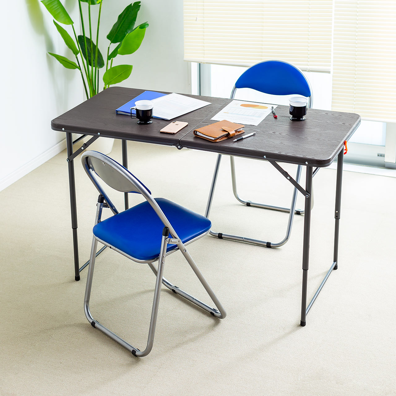 会議テーブル 折りたたみテーブル 省スペース W122cm D60cm 樹脂天板 高さ変更 簡単組立 持ち運び 取っ手付き ブラウン 100-FD014M