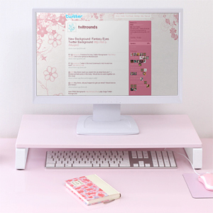 さくらピンクのミニデスクトップパソコン