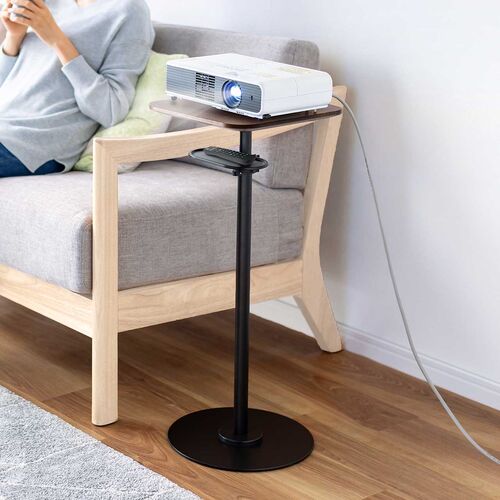 �C���e���A�ɂȂ��ޖؖڒ��f�U�C���̃v���W�F�N�^�[�X�^���h�𔭔��A����70�`120cm�̃��o�[�������ŉ��K�ݒu