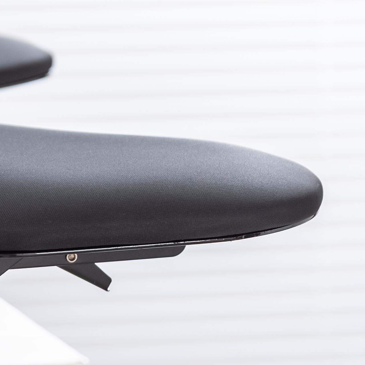 ���X�g���X�g �I�u���� �N�����v��t ��67cm �N�b�V�������� �G���S�m�~�N�X �u���b�N