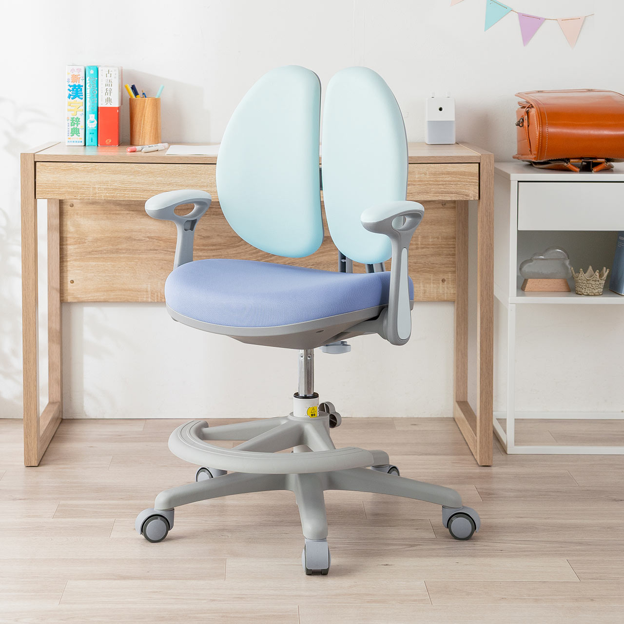 【ぷり】学習机と青ワーキングチェア ぷり】学習机と青ワーキングチェア ぷり】学習机と青ワーキング