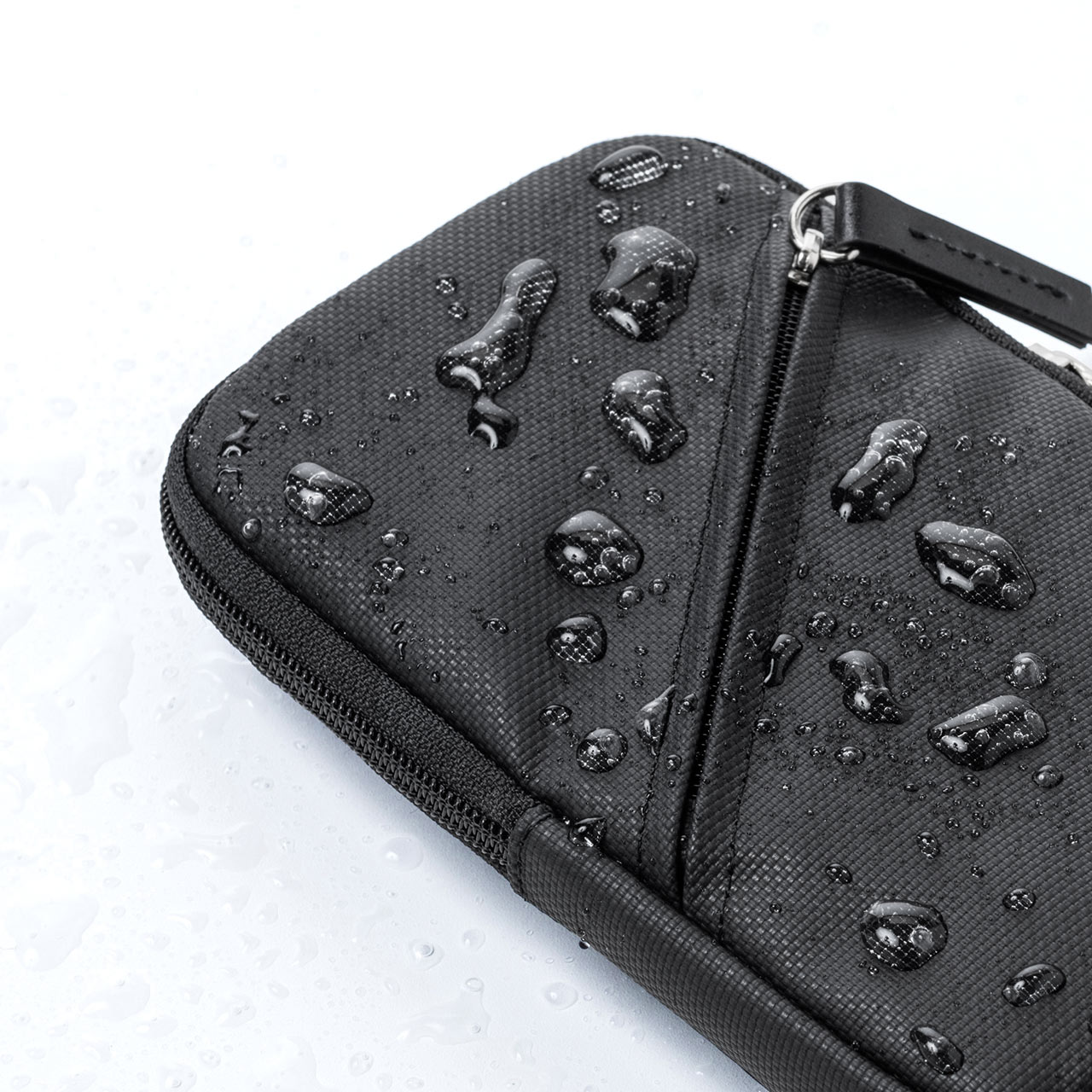 スマホポーチ バッグのベルトに装着 6.5インチ対応 耐水生地 ブラック 200-BAGOP2WP