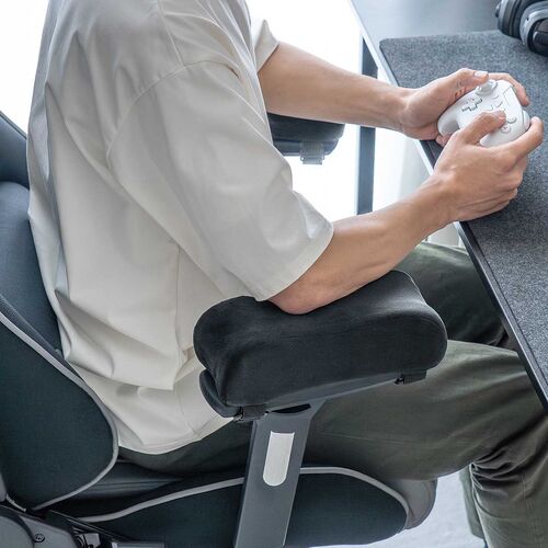 いつもの椅子が“極上チェア”に。後付けできる低反発アームレストを発売