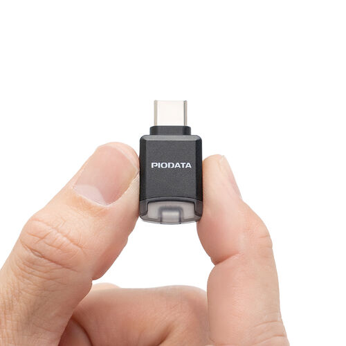 �����^�I�ʐ^�E������o�b�N�A�b�v�ł���USB-C�J�[�h���[�_�[