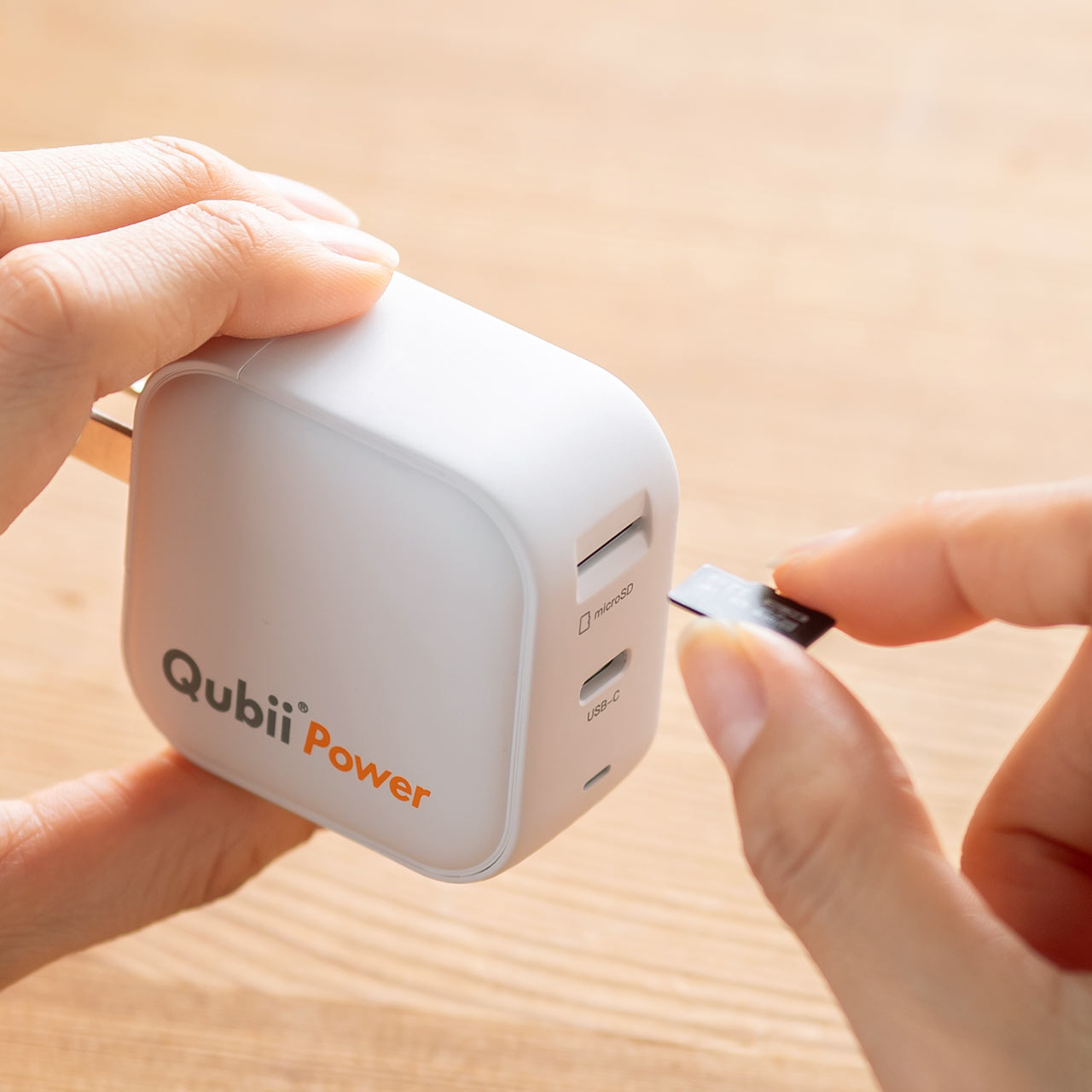 Qubii Power USB-C obNAbv  }[d iPhone Android Ή microSDۑ J[h[_[ 10Nۏ zCg 400-ADRIP015W