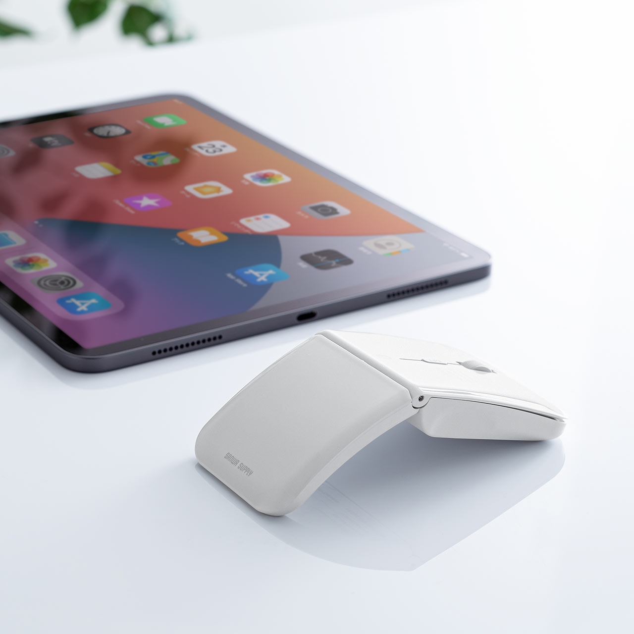 【ビジネス応援セール】薄型 Bluetoothマウス マルチペアリング対応 USB充電式 IRセンサー 折りたたみ式 3ボタン 400-MA120W