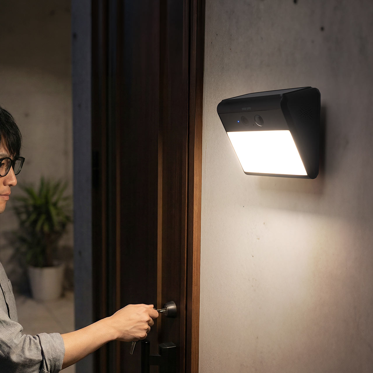 �h�ƃJ���� ���O �\�[���[ �Z���T�[���C�g ���C�����X �X�}�z�A�� �h���h�oIP65 �l���Z���T�[ LED �^�� �o�����ʘb �o�b�e���[���� 600���[����