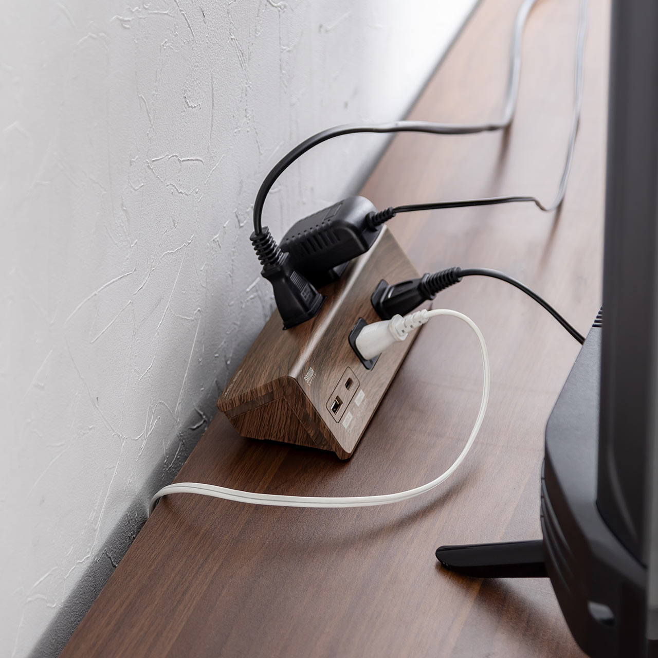 yVi|Cg10{zd^bv USB[d AC4 USB-C USB-A ꊇWXCb` 3m NvŒ uE 700-TAP047UC-3BR