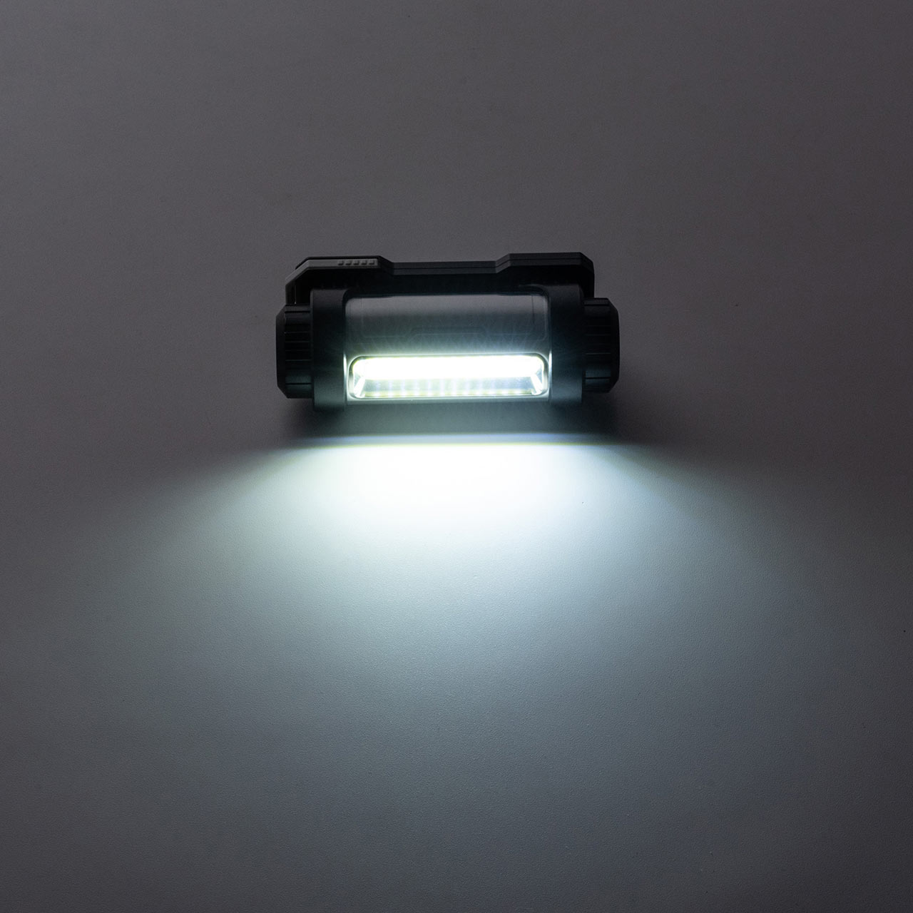 LED作業灯（乾電池式・LED部360度回転・IPX4・防滴・屋外・アウトドア・最大350ルーメン・COBチップ・マグネット・フック内蔵） 800-LED037