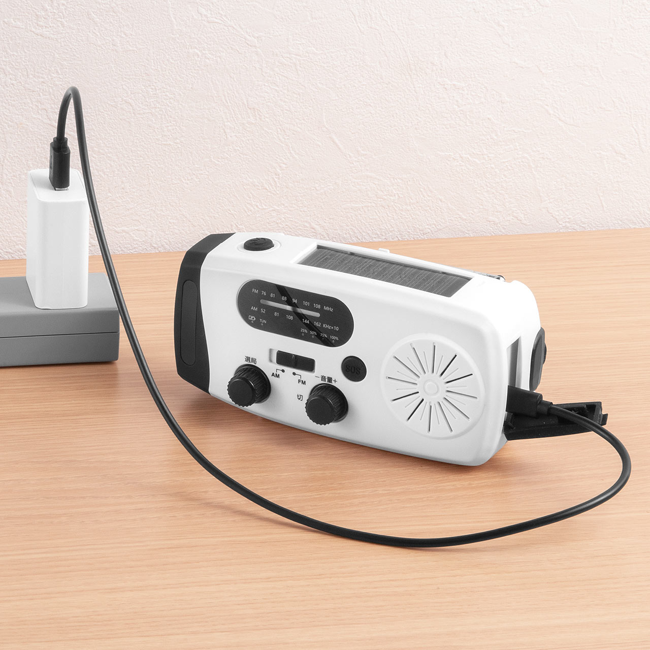 �h�Ѓ��W�I LED���C�g �h�ЃO�b�Y ���@�\ �o�b�e���[ ��e�� 4000mA �g�у��W�I USB�[�d �\�[���[�[�d ��񂵏[�d �z���C�g