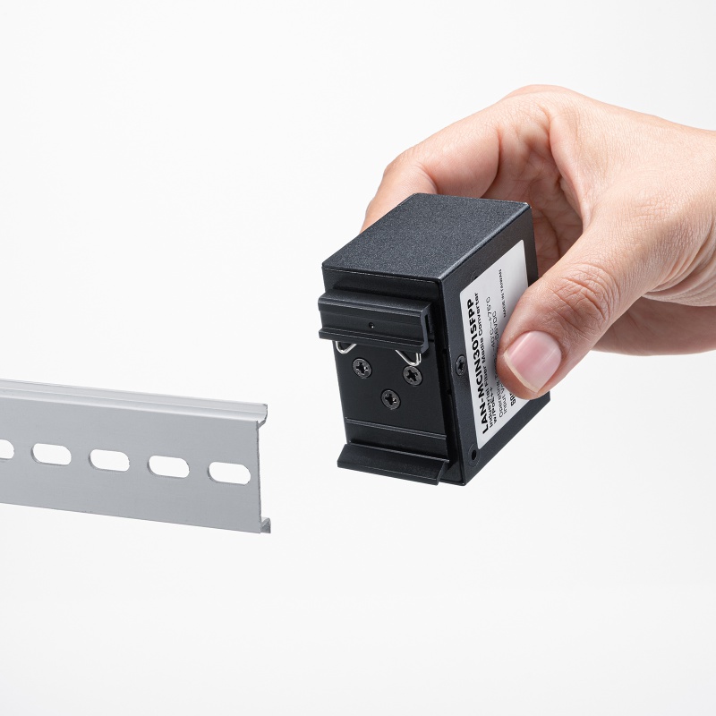 �Y�Ɨp�����f�B�A�R���o�[�^ Gigabit�Ή� PoE++ �ő�90W���d SFP�Ή�