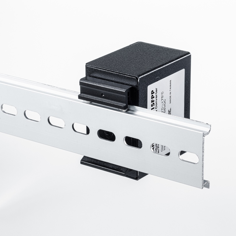 �Y�Ɨp�����f�B�A�R���o�[�^ Gigabit�Ή� PoE++ �ő�90W���d SFP�Ή�